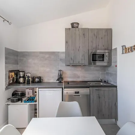 Mustella By Interhome סארי סולנזארה